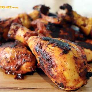 Pollo al achiote, comiendo rico