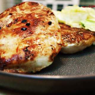 plancha de sal rosa del himalaya, pollo asado